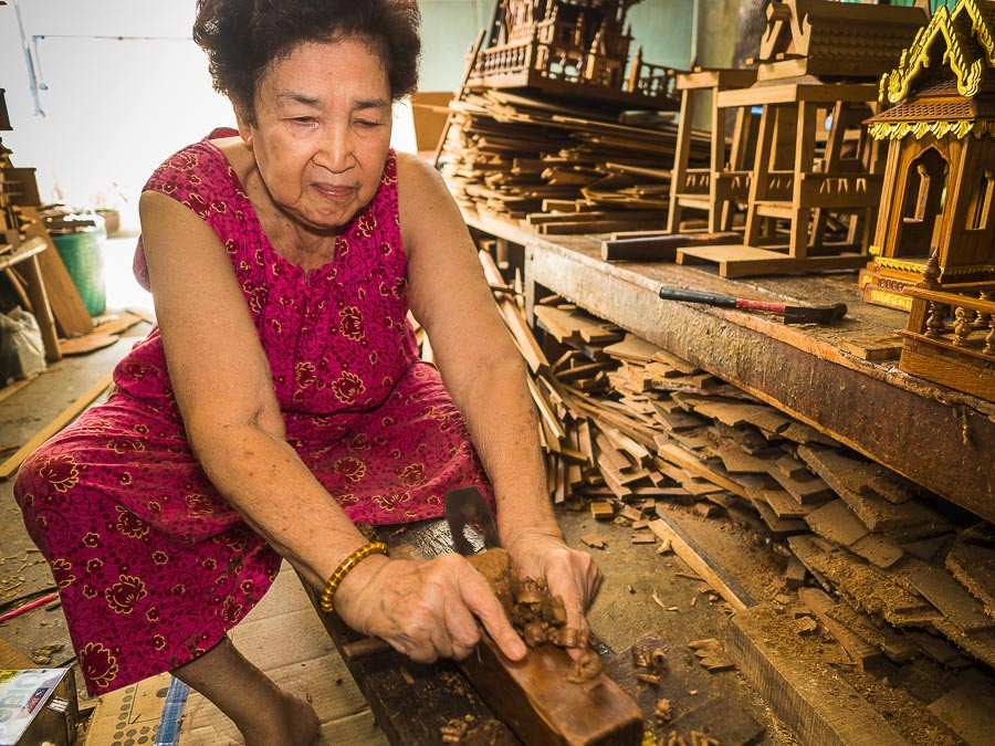 The last Thai spirit house factory (taken over by China)?