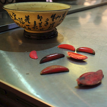 https:\/\/en.wikipedia.org\/wiki\/Jiaobei